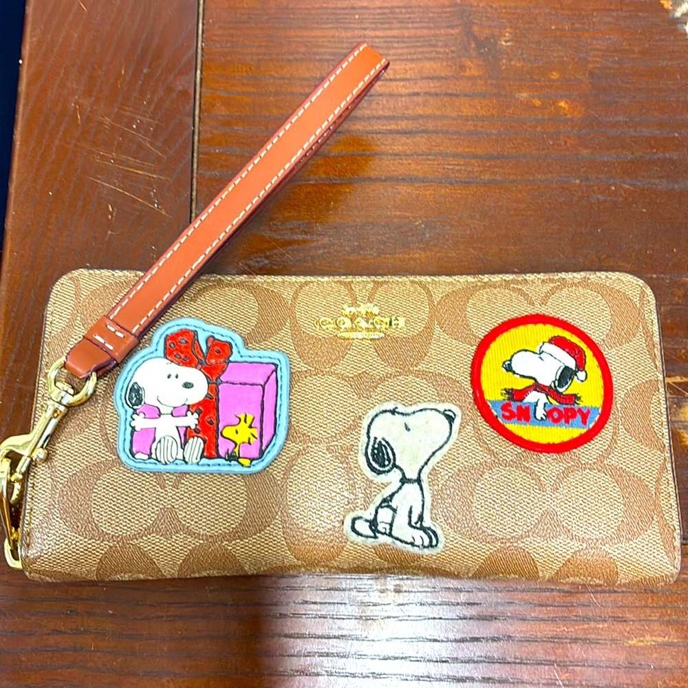 🆕 Coach X Peanuts Long Zip Around Wallet Signature Canvas Snoopy patches